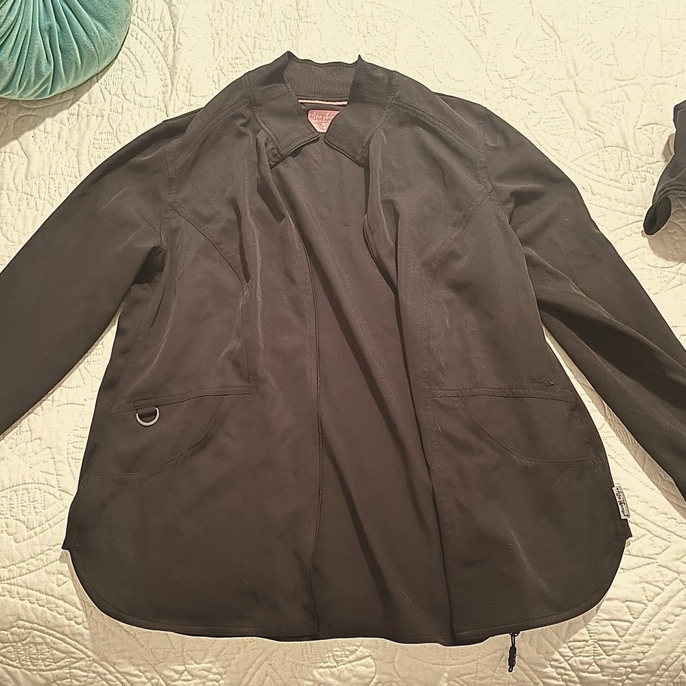 Ava Therese scrubs black lightweight jacket
